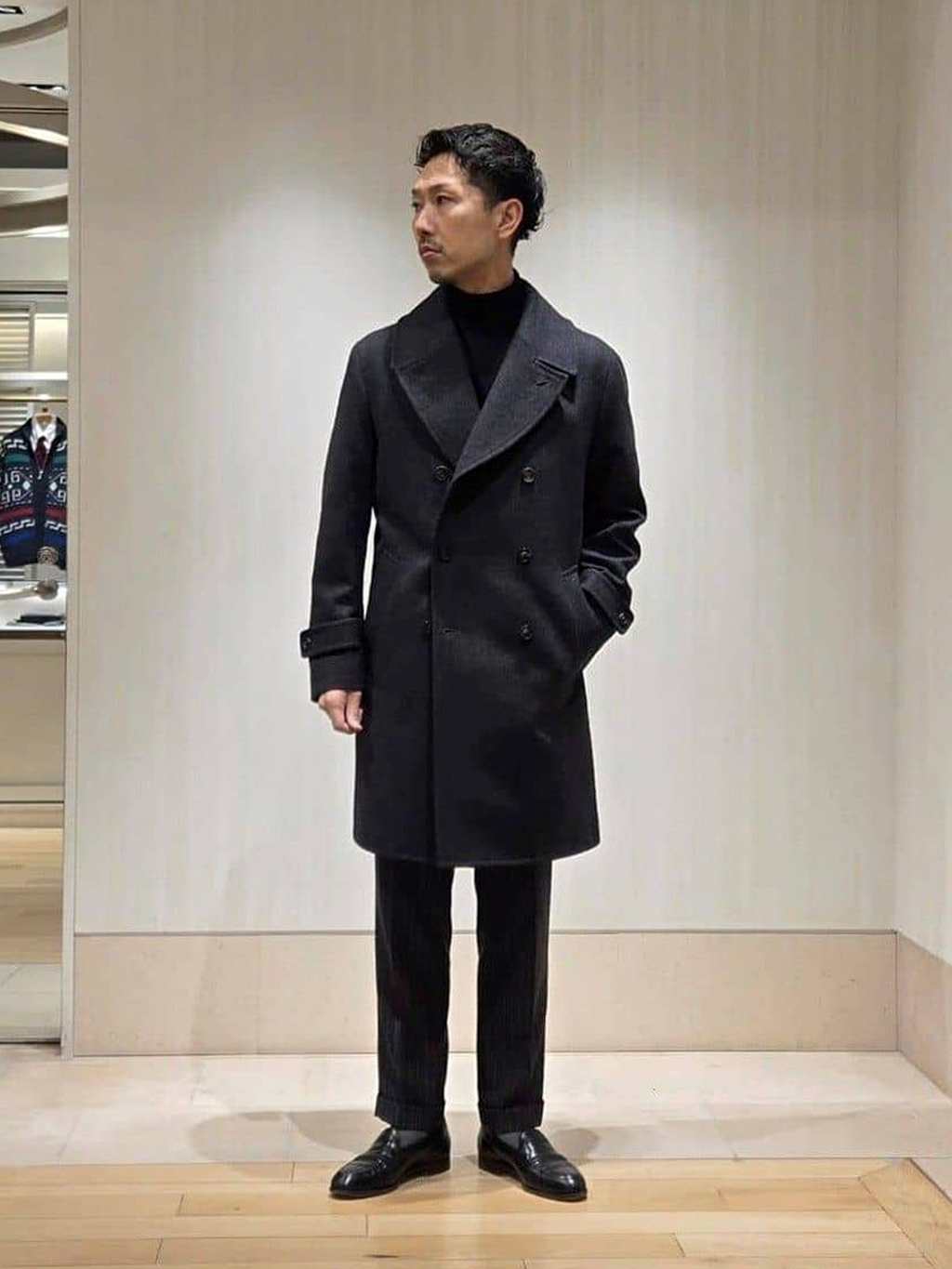 身長178㎝　20g目付の重厚感のあるウール、カシミヤ混紡素材のPコート。
縮絨されたメルトン生地は防寒性が非常に高く真冬におすすめです。
ミリタリーコートをベースに、珍しいロング丈に仕上げてます。