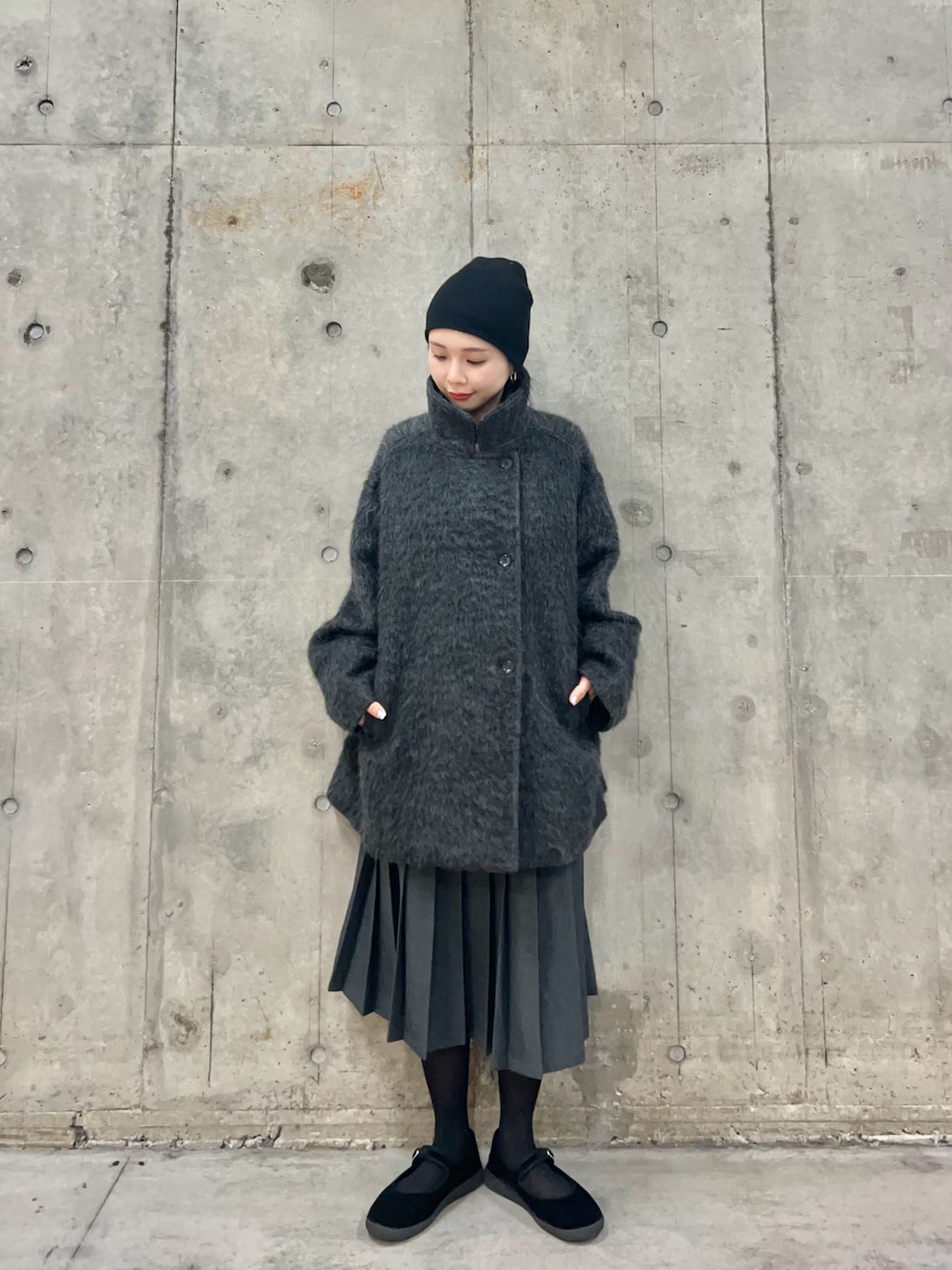 お店でも大人気のシャギーコート。
襟のデザインがコーディネートによって
お楽しみいただけます◎