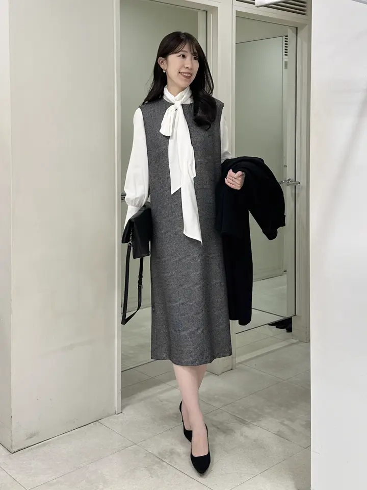 コーディネート身長 170cm

お呼ばれシーンにも使える綺麗めコーデ♩

チェック柄のワンピースは
ラメ入りなので華やかな印象に◎

ボウタイは取り外せるので
色々なアレンジも楽しめますよ^_^


スタッフ着用サイズ
■コート【4/Mサイズ相当】9号
■ブラウス【4/Mサイズ相当】9号
■ワンピース【4/Mサイズ相当】9号