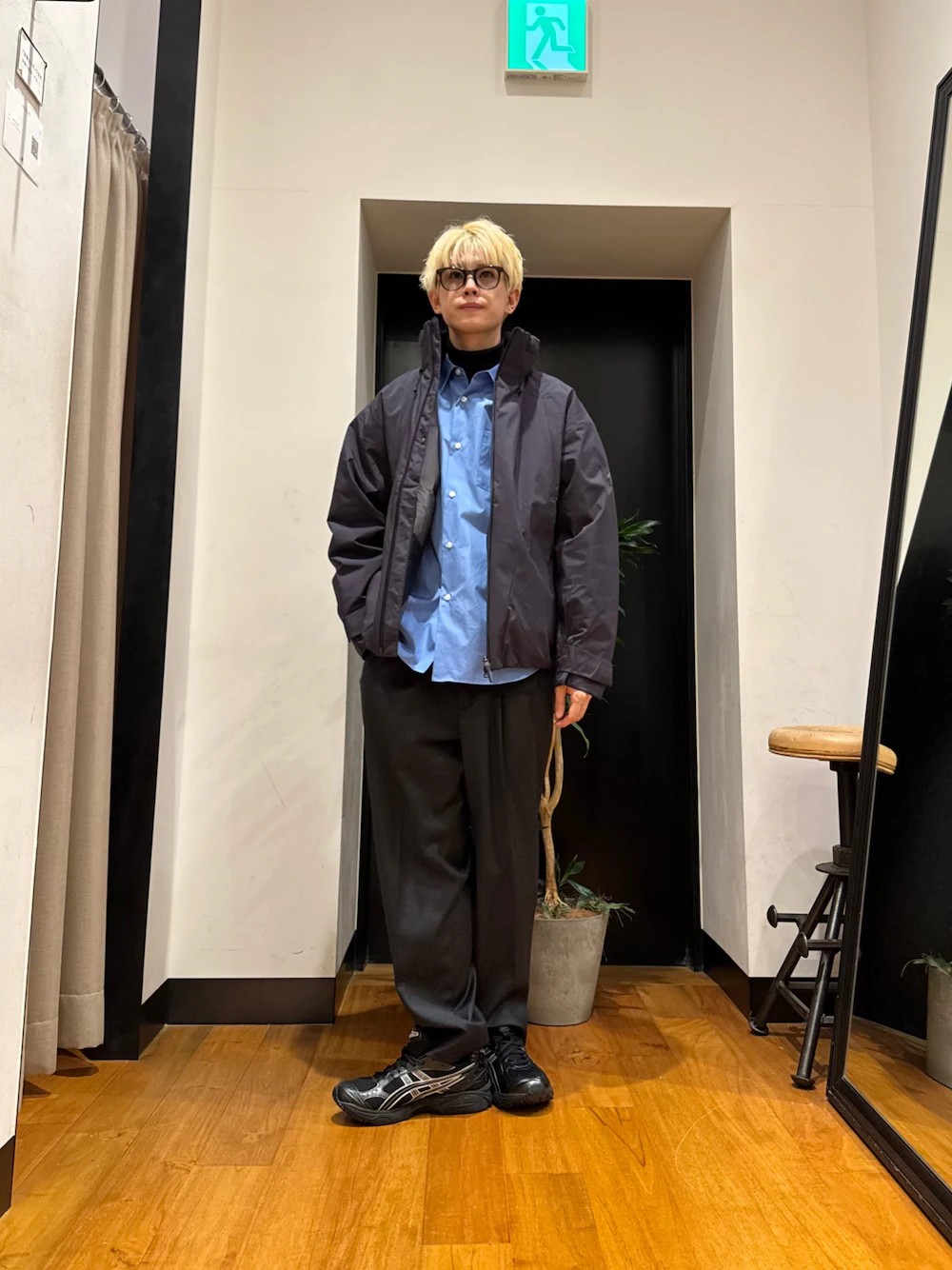 【アウター】
Mサイズを着用。
スッキリとしたシルエットのダウンとなってます！
カジュアルになり過ぎないのでスラックスなど合わせるがオススメです！