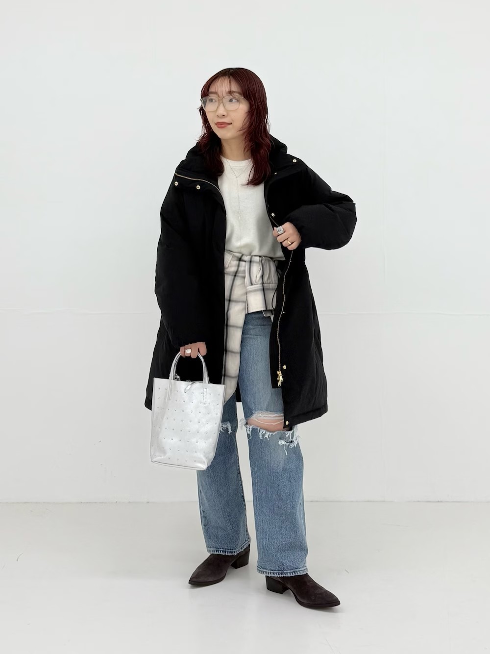 【アウター】身長157cm、38サイズ着用。とても軽くて暖かいダウンで、マットな質感のためスッキリ着られます。

【トップス】ウール100%の柔らかいニット。肉厚過ぎず、着膨れせずスッキリ見えします。オンオフ兼用でおすすめです。