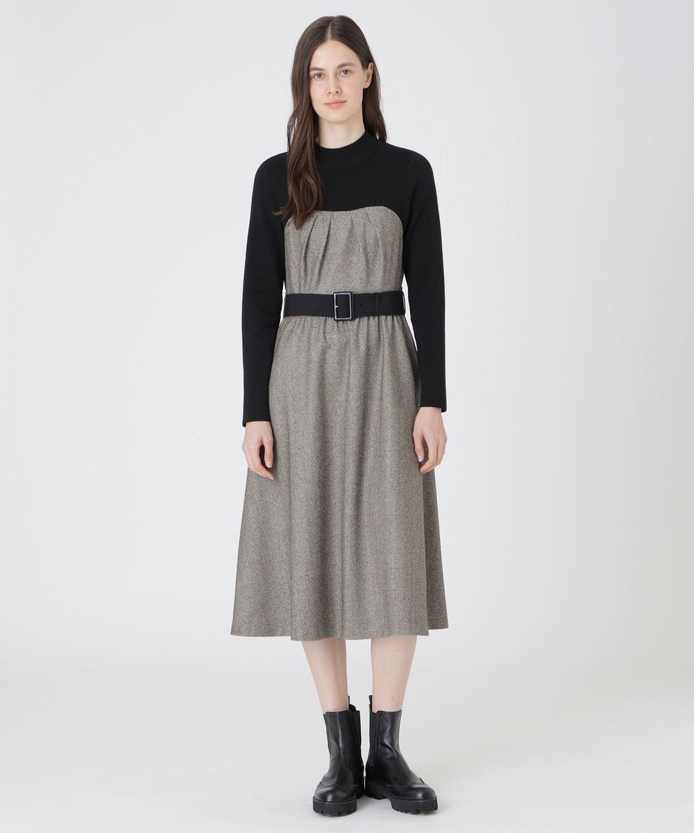 ビスチェとニットをコーディネートしたようなドッキングデザインのドレスです。
ウエスト後ろはゴム仕様になっているので、締めつけ感のない快適な着心地です。
ベルトでマークした上品なフィット&フレアシルエットでの着用がおすすめです。