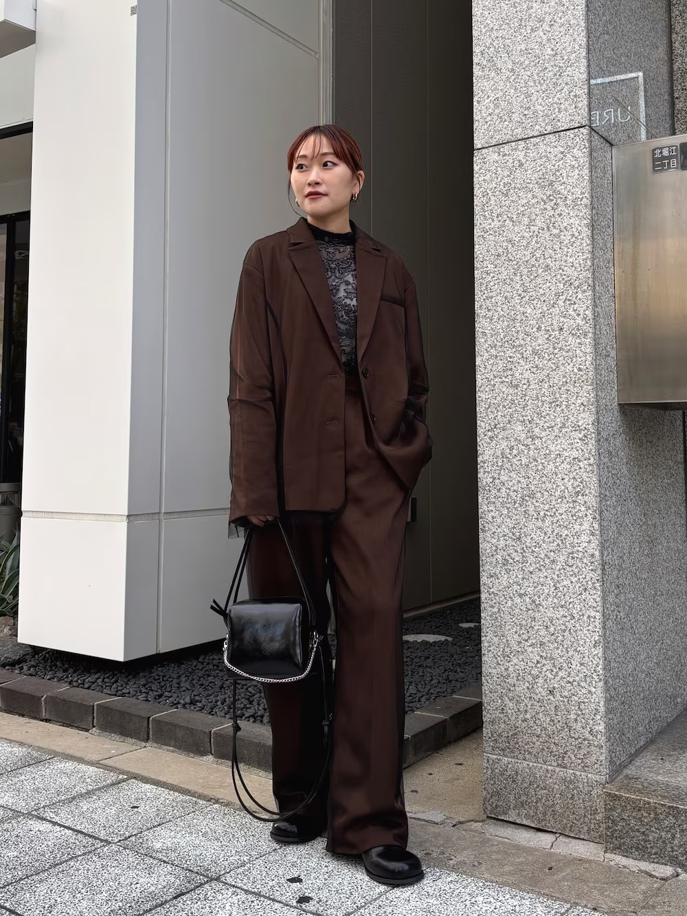 大人気だった
KBFのオケージョンアイテムが
今季も登場です！

チュールがレイヤードされた
ジャケットとパンツをセットアップで◎

インナーには柄が印象的なブラウスを( ◠‿◠ )