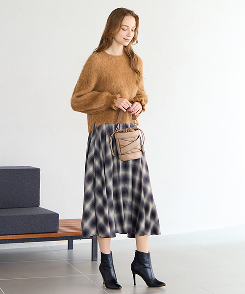 “Find Your Size” -探していたのは、こんな服- 小柄さんに似合う上品でバランスの良いSサイズ服、リリアンビューティエクラ。 Mサイズは一部店舗とオンラインショップにて販売。