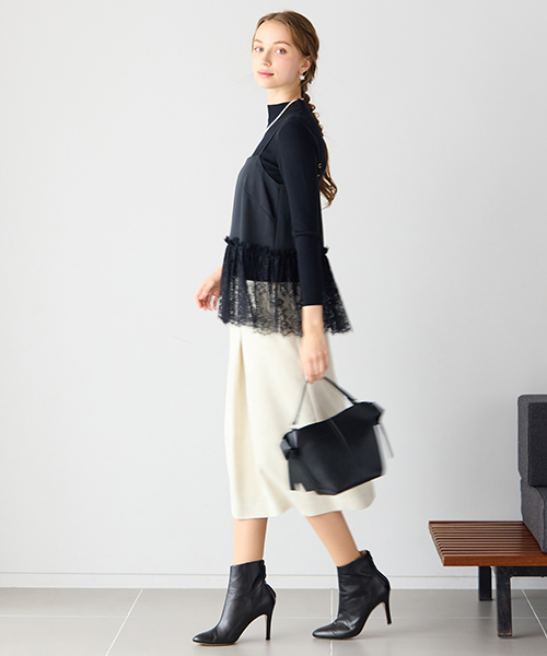 “Find Your Size” -探していたのは、こんな服- 小柄さんに似合う上品でバランスの良いSサイズ服、リリアンビューティエクラ。 Mサイズは一部店舗とオンラインショップにて販売。