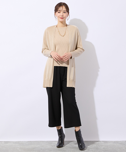 “Find Your Size” -探していたのは、こんな服- 小柄さんに似合う上品でバランスの良いSサイズ服、リリアンビューティエクラ。 Mサイズは一部店舗とオンラインショップにて販売。