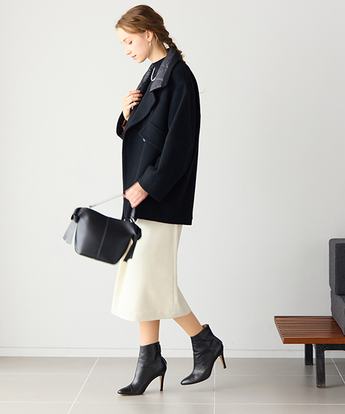 “Find Your Size” -探していたのは、こんな服- 小柄さんに似合う上品でバランスの良いSサイズ服、リリアンビューティエクラ。 Mサイズは一部店舗とオンラインショップにて販売。