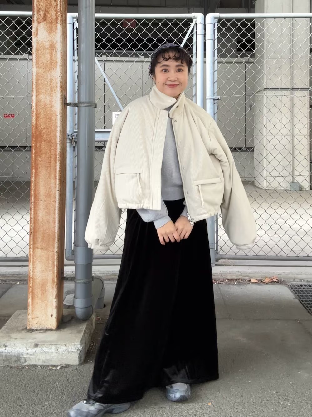 リバーシブルで着れる
コーデュロイのアウター！


ショート丈でコンパクトに着れて
フード付きです！