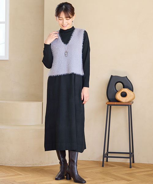 ベストとワンピースがセットになったお得なアイテムがこちら。単品でも着まわせるので冬のお出かけシーンに重宝しそう！