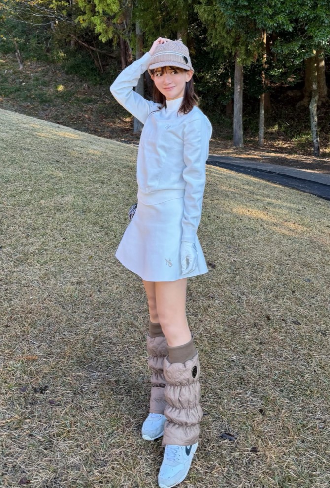 足元にレッグウォーマーのボリュームで、寒さ対策プラス、スタイルアップ！ミニスカートとの相性抜群です。