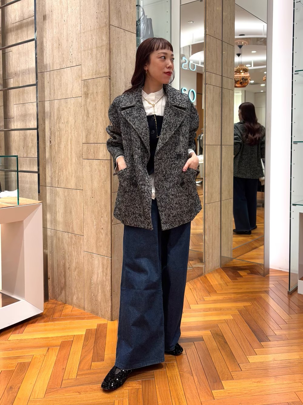 レトロな雰囲気が一気に漂う
ツイードのPコート！

ジャケットみたいに気軽に羽織れて
主役として成り立つコートなので
ワードローブに加えるのにおすすめ！

ビスチェは
こんなにもコンパクトなのに
ほんっとに暖かくて
これからヘビロテ間違いなしです！