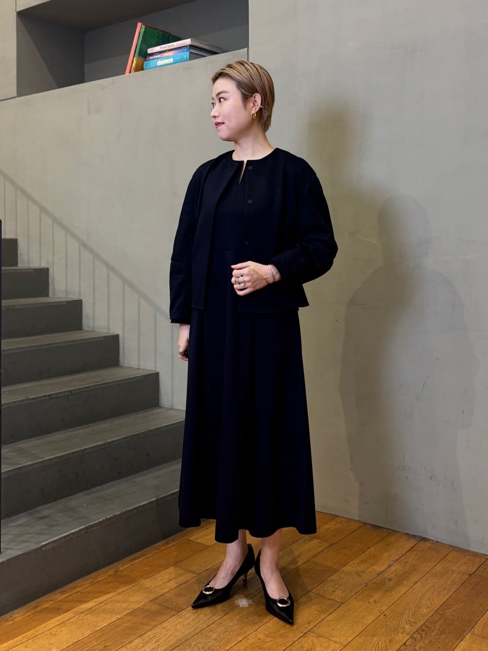 身長162㎝　〈Ballsey〉コットンアムンゼン バックペプラムジャケット
〈Ballsey〉コットンアムンゼン フィット&フレアワンピース

コットンアムンゼンのジャージー素材を使用した、ジャケットとワンピースのセットアップです。
布帛見えする上品な表情ながら、ジャージーならではの伸縮性があり、長時間着用してもストレスフリーな着心地が魅力。
きちんと感と快適さを両立した、非常に使い勝手の良い素材です。

セットアップで着用すればフォーマル感のある装いに。
ジャケットはデニムやパンツと、ワンピースはカーディガン合わせなど、単品使いもおすすめです。