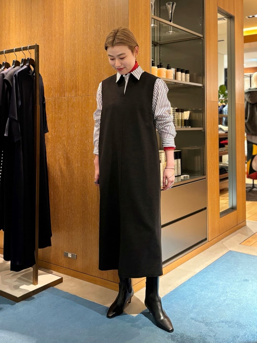 身長162㎝　〈Ballsey〉ミックスミルドジャージー コクーンライクジャージー

ジャージー素材ならではの快適な着心地で、身体の動きに自然にフィットします。
通勤から休日まで幅広いシーンに対応でき、生地もしっかりしているのでタフに使えるのも嬉しいポイント。

縦のラインがきれいに見えるすっきりとしたデザインながら、身体のラインを拾いすぎない絶妙なゆとり感があります。
シャツやニットをインしてももたつかず、気温に合わせたレイヤードも楽しめます。

楽なのにきちんと見えるワンピースは、ワードローブに何枚あっても困らない存在。
一枚あると確実に頼れる、おすすめの一着です。
