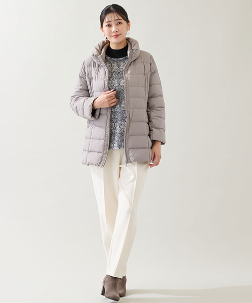 【大きいサイズ】着心地よく暖かいストレッチダウンジャケット。上品な淡色コーデならエレガントに着こなせます。