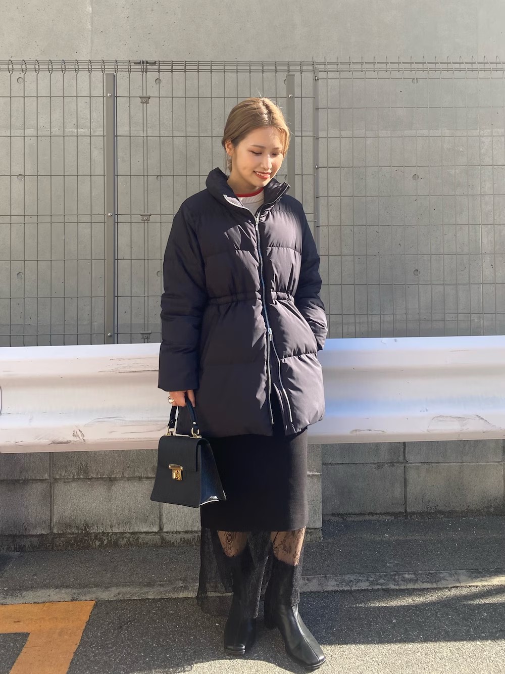 ウエストをドローコードで絞れるミドルダウン。
ダウンでも程よく綺麗めな印象になれます！
腕も細みすぎないので着込みやすいです！

レーススカートは履くだけでちょっと大人っぽくなるのでかなり重宝しそう、、◎