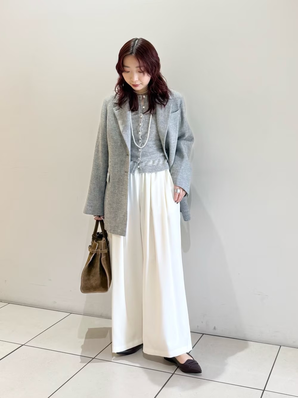 【アウター】身長157cm、38サイズ着用。アウター感覚で羽織れる、しっかりとした肉厚な生地感です。

【トップス】シアー感が魅力のモヘヤカーディガンと同素材キャミソールのレイヤード。単品使いはもちろん、セットで着用することでよりこなれ感が出ておすすめです！