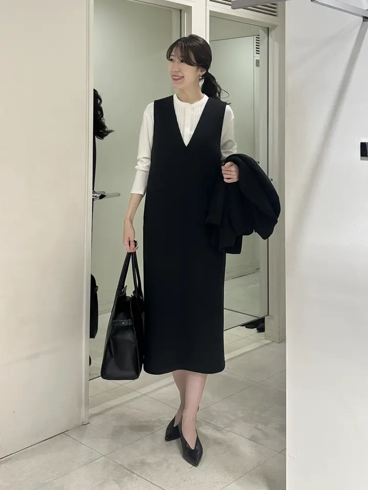 コーディネート身長 170cm

WEB限定のジャンパースカートワンピース♩

ノーカラージャケットと合わせて
お仕事にも着回せるスタイルに◎

ストレッチが効いているので
シワにもなりにくくお手入れも楽ですよ^_^


スタッフ着用サイズ
■ジャケット【S/Mサイズ相当】
■カットソー【S/Mサイズ相当】
■ワンピース【S/Mサイズ相当】

※ワンピースはサンプルを着用しております