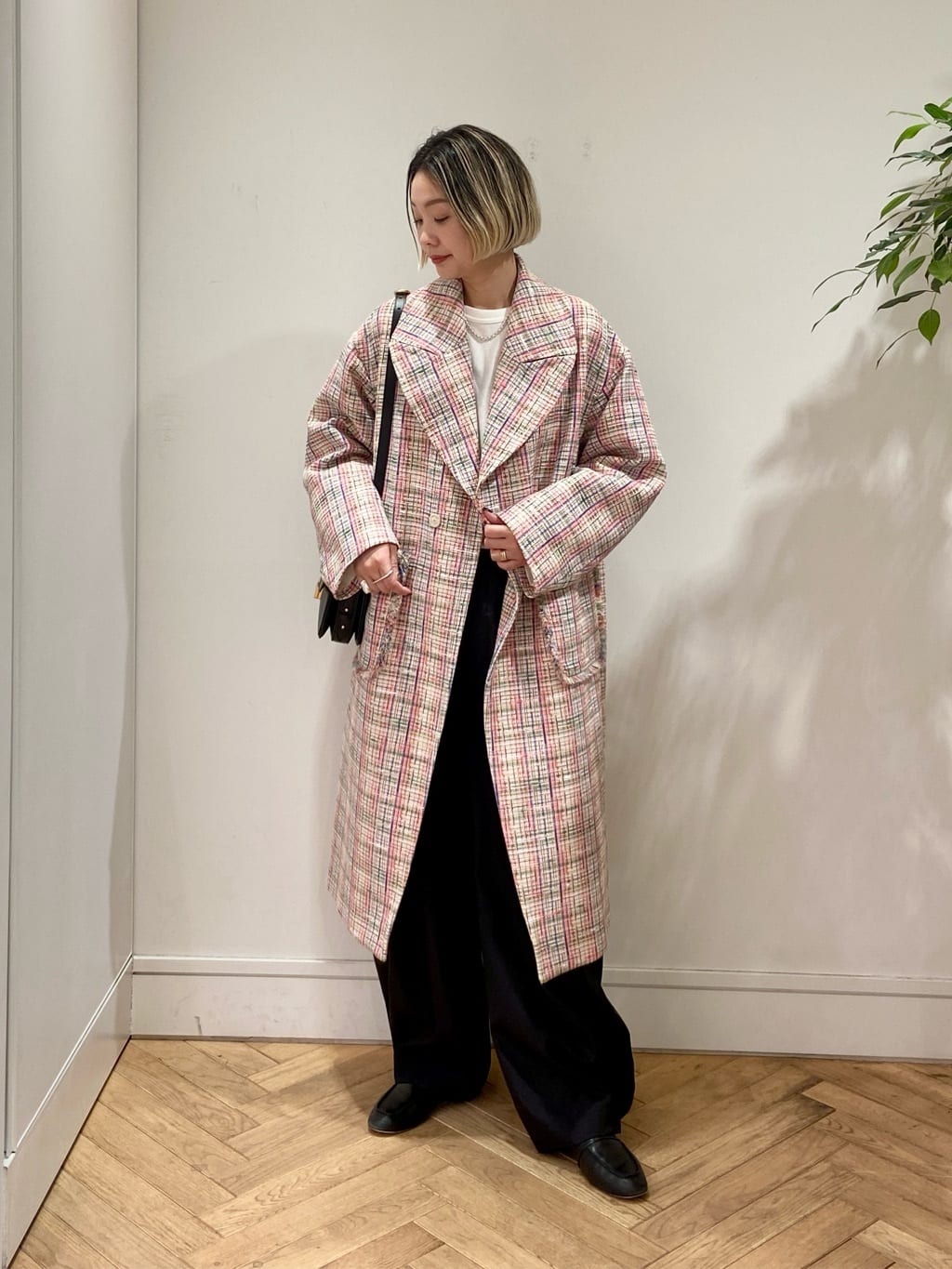 身長165㎝　〈MACPHEE〉スプラウトツイード コクーンコートは、春らしいピンク色のツイードが素敵なスプリングコートです。
スエット×カーゴパンツのスポーティーなスタイリングで着用しました。