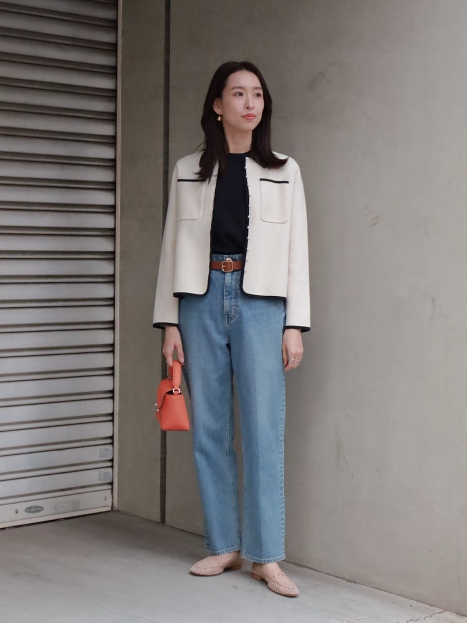 身長163㎝　〈Ballsey〉のパールコンビニットシリーズに新しい形が入荷しました。
前を閉めたままトップスとしての着用も、開けて羽織でも活躍するアイテムです。
モノトーンでまとめてもいいですが、デニムと茶系の小物のカジュアルなスタイリングにさらっと取り入れても、女性らしさがプラスされて素敵です。