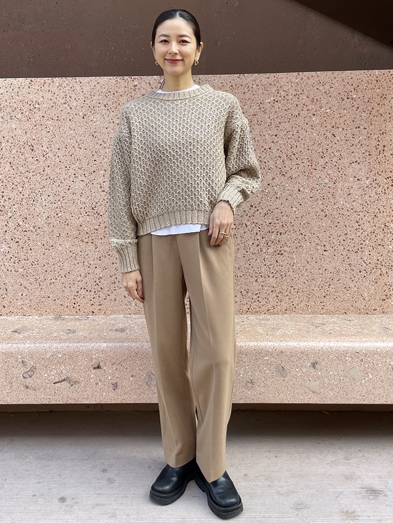 キラキラ輝くラメがコーデを一気に華やかな印象のニット。
とても暖かく、履き心地抜群のパンツ。
どんなアイテムとも相性が良く、シーンを選ばずに着用できるのも嬉しいポイントです。