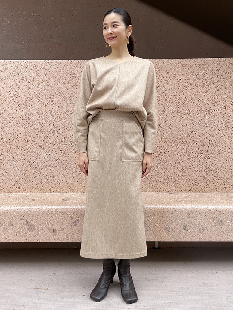 あたたかな着心地で冬には大活躍のシリーズです。
しわにもなりにくく移動の際にも便利なアイテムです。