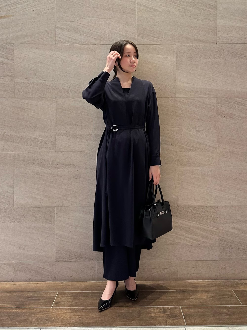 トリアセテートシリーズのワンピースとパンツを合わせてみました！同素材のブラウスもありそれぞれ単品使いもしやすい◎

アジャスター付きのペチコートで首元の開き具合も調節可能◎ベルトはありでもなしでも雰囲気を変えていただけます◎

セレモニーやちょっとしたお食事会などにもぴったり！