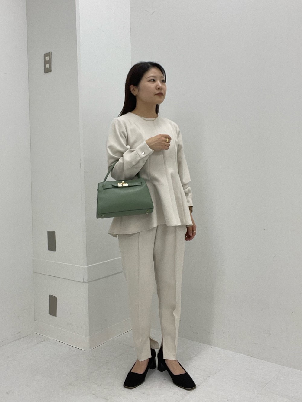 shortサイズを着用してます！
150cmだと裾がピッタリで綺麗に着られます◎