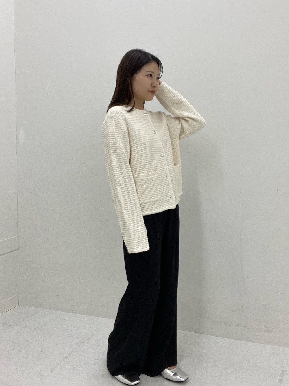 カーディガンのようにも使えるノーカラージャケット！
一枚あるとオールシーズンセレモニー服として使えそうです◎