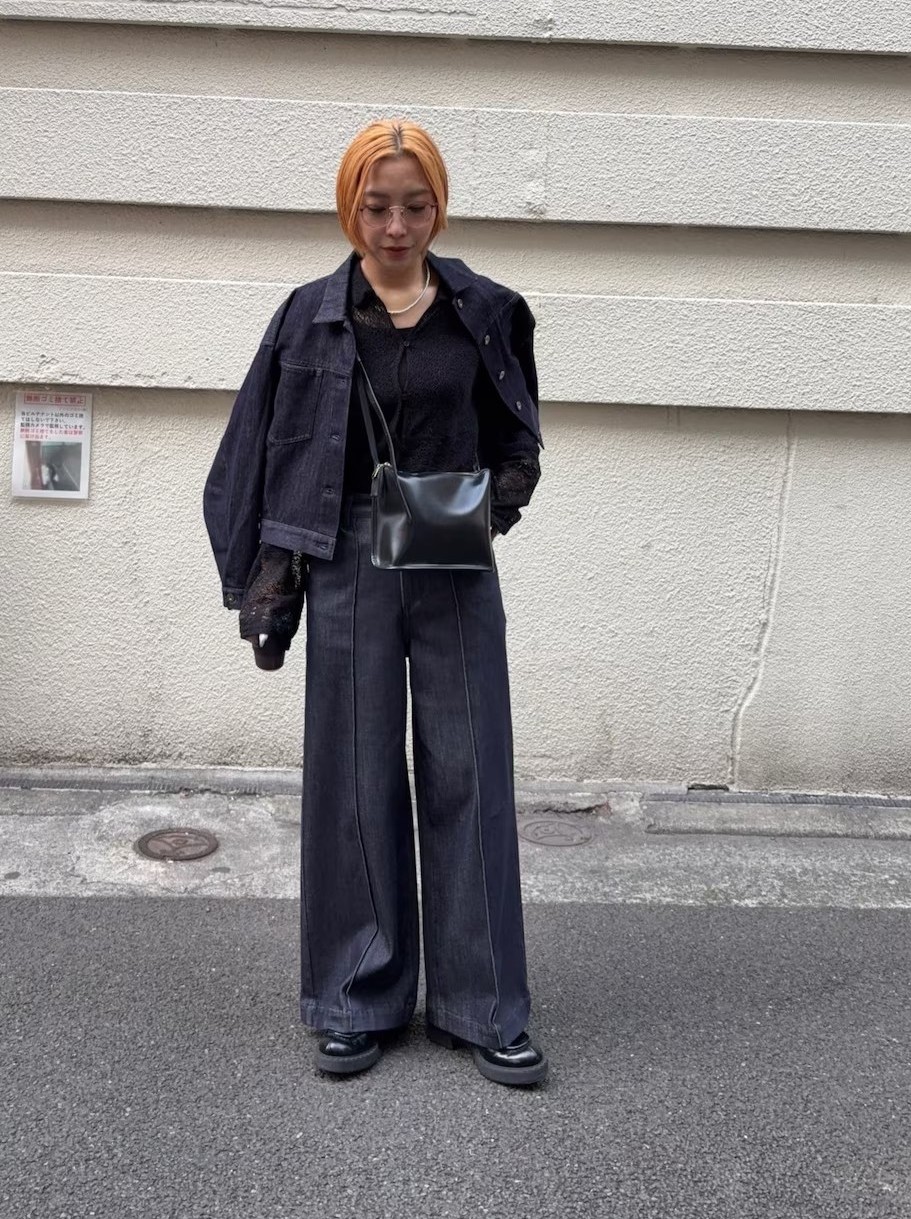 ワイドが主流な今！
久しぶりに履いた
ストレッチの効いたデニムパンツは感動でした。

脚のラインを拾わない計算されたシルエットで
スタイルアップに見せて履きやすい！
なかなか出会えない3拍子そろった逸品です！