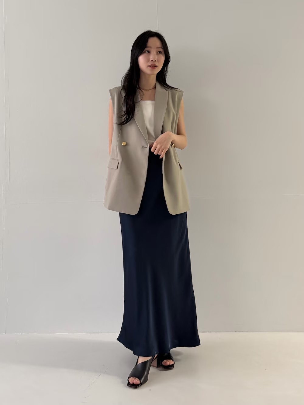 シワのつきにくいジレはお仕事用にもピッタリです！