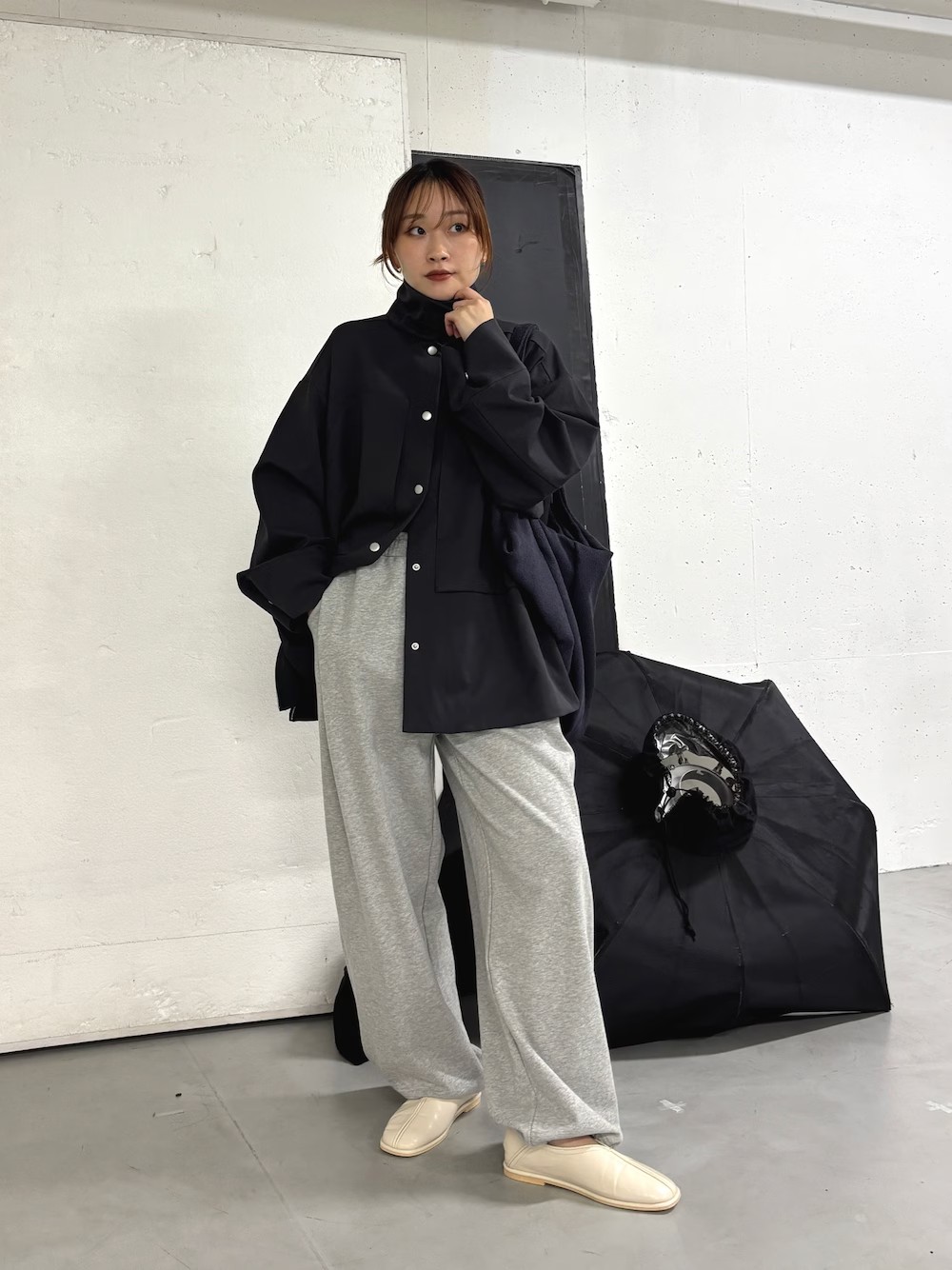 大きいポケットのディテールがかわいいアウター
スウェット合わせで
大人カジュアルなコーデに〇