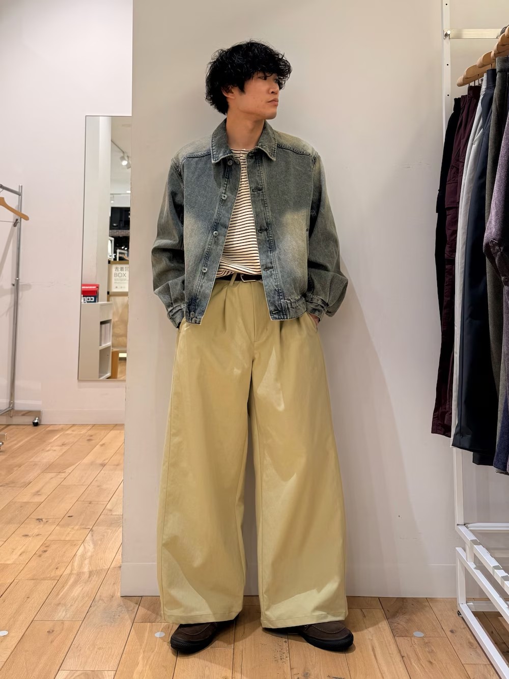 ボーダーヘンリーネックロンTは単品でも可愛いアイテム。
今はまだ肌寒いので、デニムジャケットを上から羽織るのもカッコよくて良い〇
サイドタックワイドパンツは神シルエットなので、是非1回は履いて欲しいです！