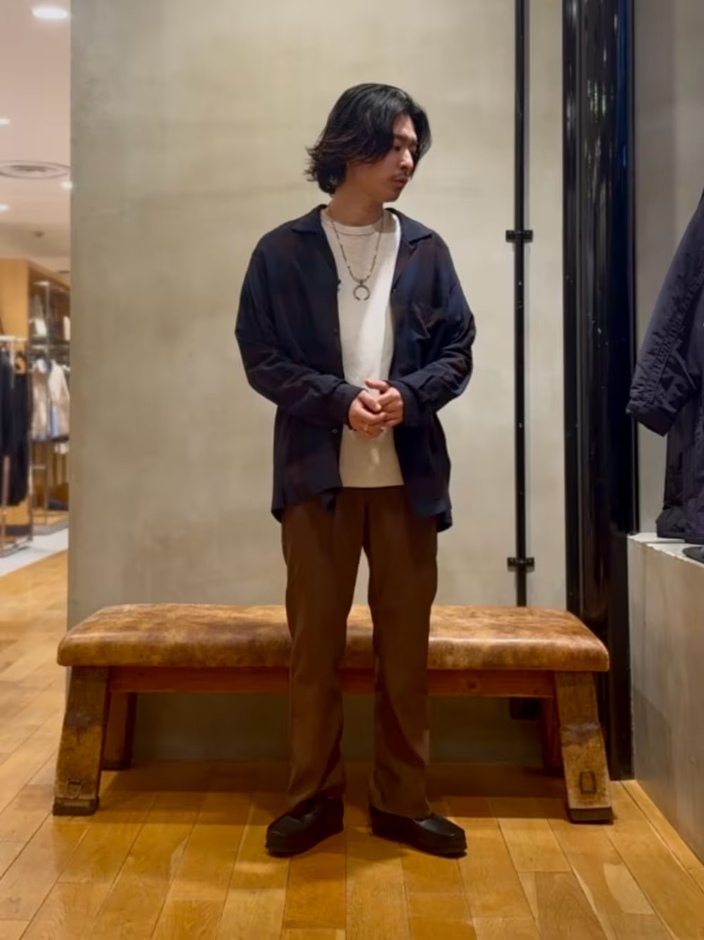 少しダークなカラーですが、チェック柄シャツでコーディネートしてみました。
気温も上がってきたので、ニットではなく、
ロンTにシャツを羽織るスタイルができるようになってきましたね！