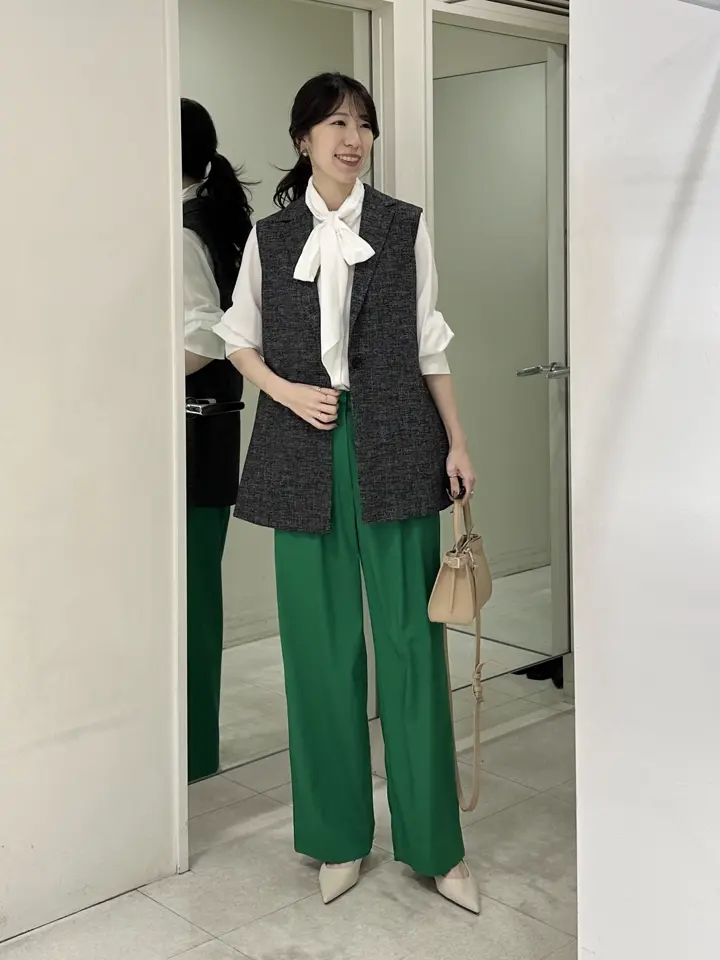 コーディネート身長 170cm

きれいめジレコーデ♩

ボウタイブラウスで華やかに◎

春の雰囲気に合わせて、
カラーパンツでキリッとまとめてみました^_^


スタッフ着用サイズ
■ブラウス【4/Mサイズ相当】9号
■ジレ【4/Mサイズ相当】9号
■パンツ【4/Mサイズ相当】9号