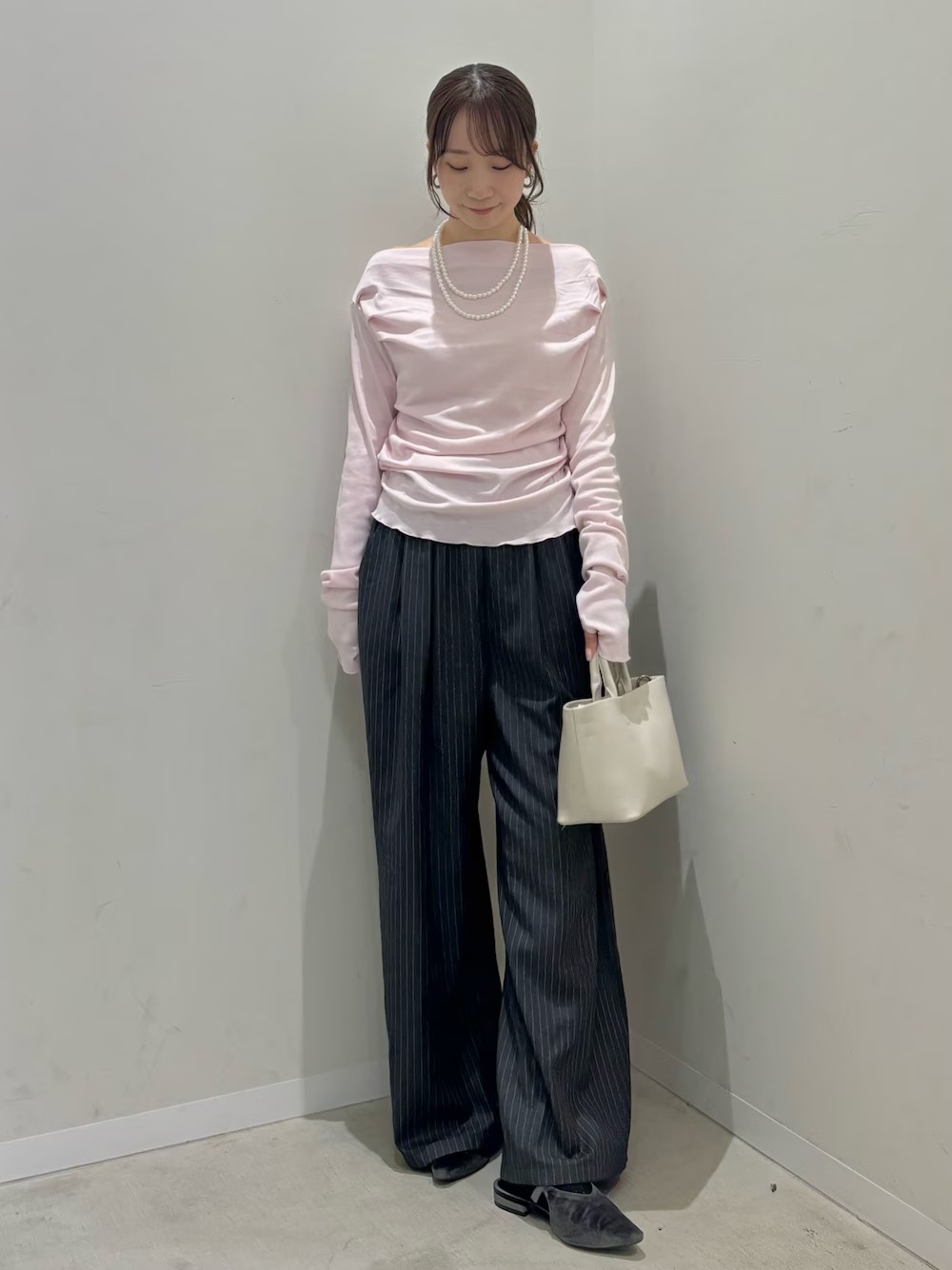 ドレープトップスは一気に大人見えするアイテム♩
ピンクをチョイスして、大人かわいい雰囲気に〇