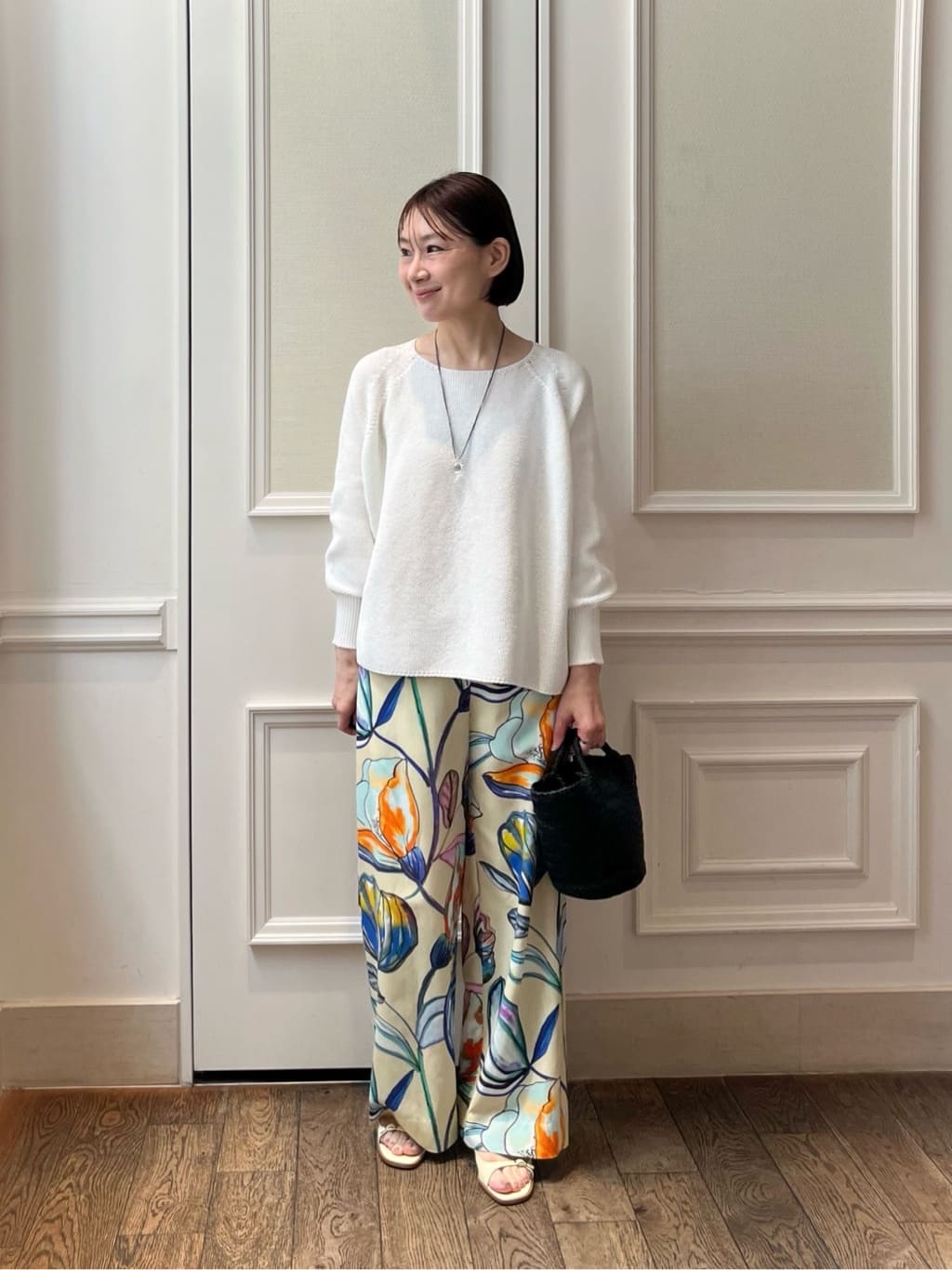 身長158㎝　春のムードを高めてくれるプリントのパンツ。
ちょっとしたお出かけも気分があがります。

〈Ballsey〉モスステッチ ワイドプルオーバー
凹凸のある編地に表情があり、シンプルながらにスタイリングが決まります。
ゆとりのあるシルエットと袖口の締まったリブとのバランスが素敵です。

〈Ballsey〉ボタニコプリント セミワイドパンツ
温かみのあるカラーリングと鮮やかなプリントが目を惹きます。
洗練されたプリントにウエストゴム仕様のリラックス感が魅力です。