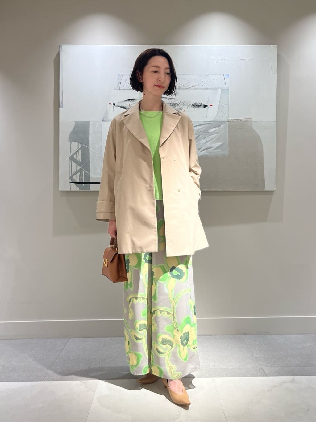 身長166㎝　〈Ballsey〉
モスステッチ ワイドプルオーバー

立体感のある編地が魅力のニットプルオーバー。
さらりとした肌離れの良い素材で、ゆとりのあるシルエットと広めのボートネックが抜け感を演出します。
コンパクトな丈感でボトムスを選ばず、バランスよく着こなせる一着です。
