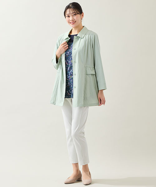 【大きいサイズ】優しいグリーンのコートはカラーアウター初心者さんにおすすめ！ボタニカル柄のカットソーを合わせてお出かけを楽しんで♪