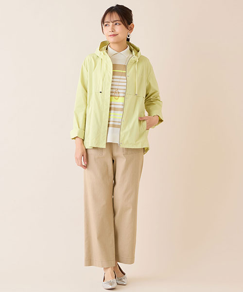 イエローのジャケットを主役にした春のお出かけコーデ