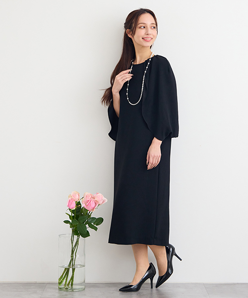 “Find Your Size” -探していたのは、こんな服- 小柄さんに似合う上品でバランスの良いSサイズ服、リリアンビューティエクラ。 Mサイズは一部店舗とオンラインショップにて販売。モデル身長：155㎝