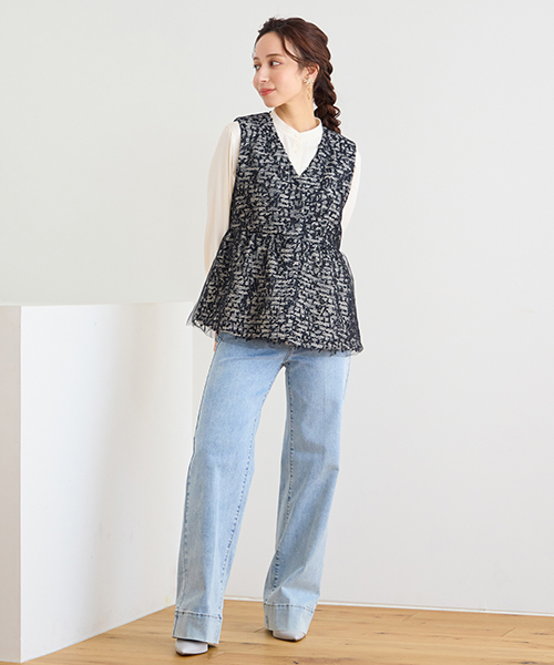 “Find Your Size” -探していたのは、こんな服- 小柄さんに似合う上品でバランスの良いSサイズ服、リリアンビューティエクラ。 Mサイズは一部店舗とオンラインショップにて販売。モデル身長：155㎝