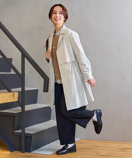 “Find Your Size” -探していたのは、こんな服- 小柄さんに似合う上品でバランスの良いSサイズ服、リリアンビューティエクラ。 Mサイズは一部店舗とオンラインショップにて販売。モデル身長：155㎝