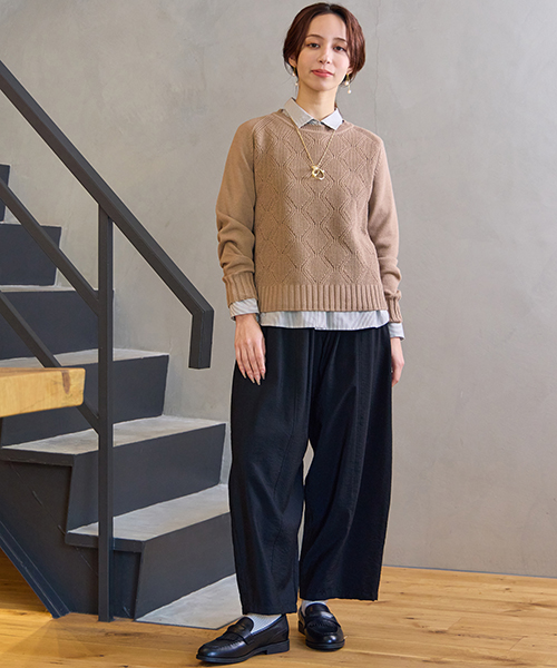 “Find Your Size” -探していたのは、こんな服- 小柄さんに似合う上品でバランスの良いSサイズ服、リリアンビューティエクラ。 Mサイズは一部店舗とオンラインショップにて販売。モデル身長：155㎝