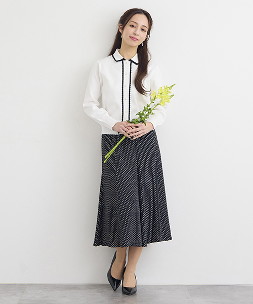 “Find Your Size” -探していたのは、こんな服- 小柄さんに似合う上品でバランスの良いSサイズ服、リリアンビューティエクラ。 Mサイズは一部店舗とオンラインショップにて販売。モデル身長：155㎝