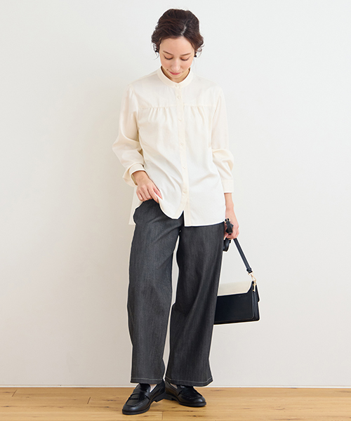 “Find Your Size” -探していたのは、こんな服- 小柄さんに似合う上品でバランスの良いSサイズ服、リリアンビューティエクラ。 Mサイズは一部店舗とオンラインショップにて販売。モデル身長：155㎝