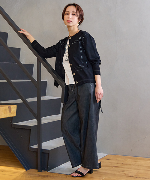 “Find Your Size” -探していたのは、こんな服- 小柄さんに似合う上品でバランスの良いSサイズ服、リリアンビューティエクラ。 Mサイズは一部店舗とオンラインショップにて販売。モデル身長：155㎝