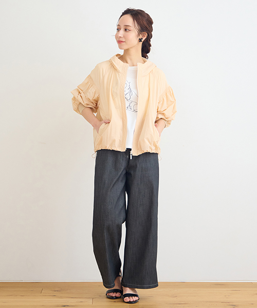 “Find Your Size” -探していたのは、こんな服- 小柄さんに似合う上品でバランスの良いSサイズ服、リリアンビューティエクラ。 Mサイズは一部店舗とオンラインショップにて販売。モデル身長：155㎝