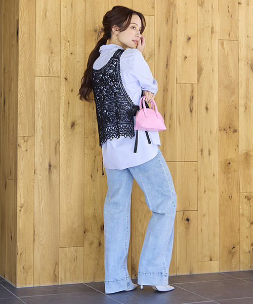 “Find Your Size” -探していたのは、こんな服- 小柄さんに似合う上品でバランスの良いSサイズ服、リリアンビューティエクラ。 Mサイズは一部店舗とオンラインショップにて販売。モデル身長：155㎝