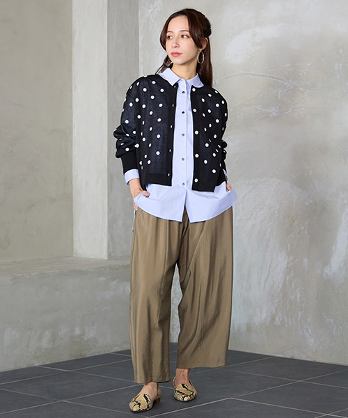 “Find Your Size” -探していたのは、こんな服- 小柄さんに似合う上品でバランスの良いSサイズ服、リリアンビューティエクラ。 Mサイズは一部店舗とオンラインショップにて販売。モデル身長：155㎝