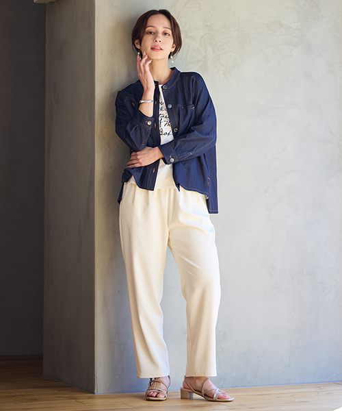 “Find Your Size” -探していたのは、こんな服- 小柄さんに似合う上品でバランスの良いSサイズ服、リリアンビューティエクラ。 Mサイズは一部店舗とオンラインショップにて販売。モデル身長：155㎝